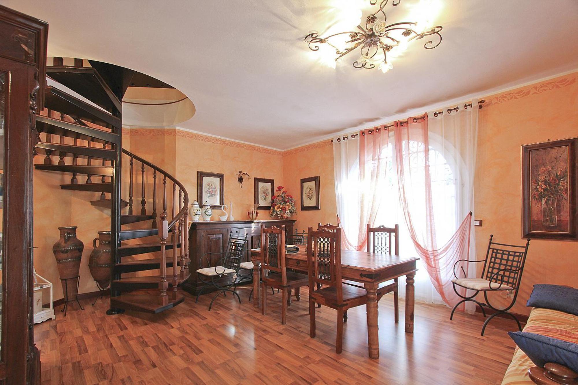 Yellow Villa *