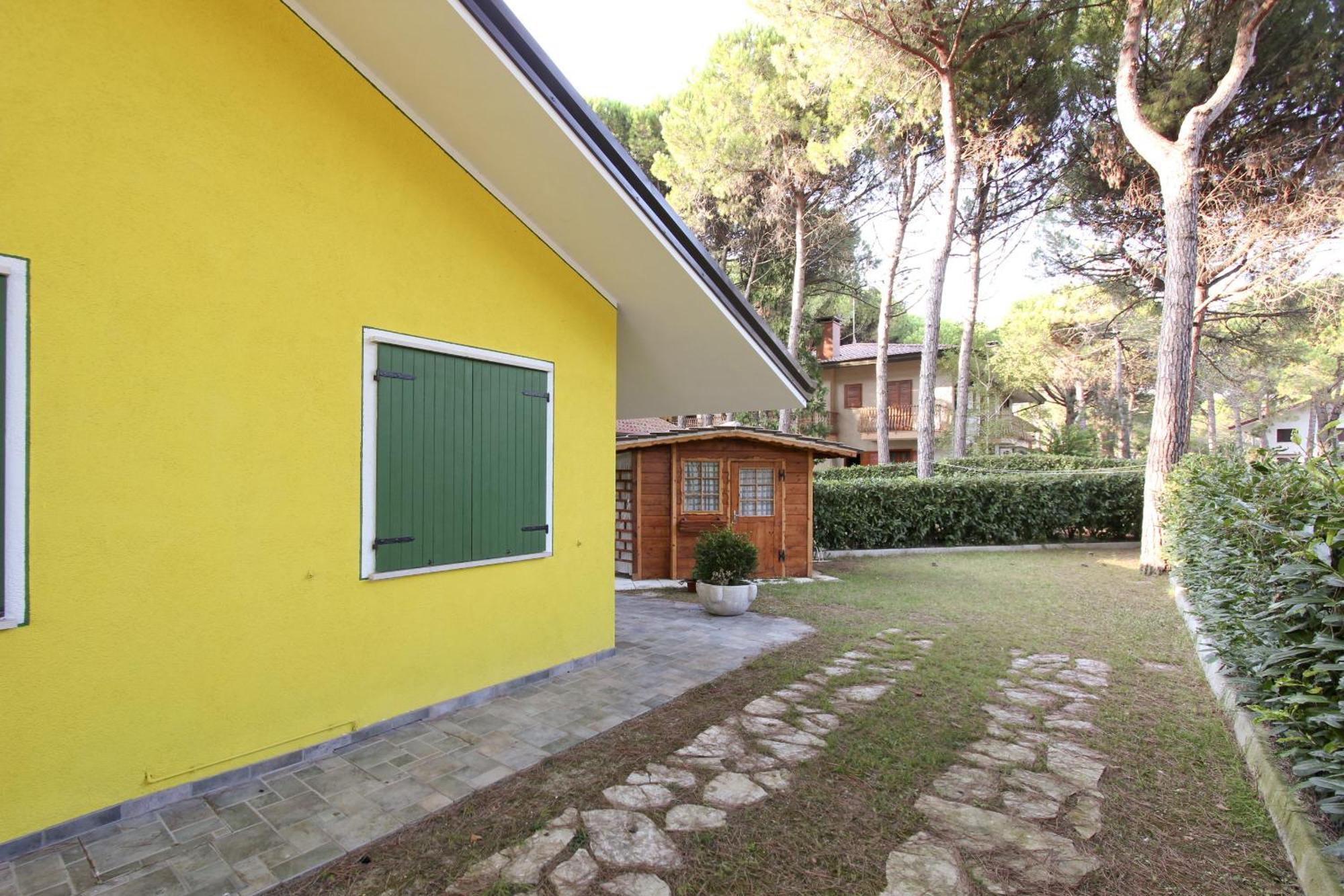 Villa Yellow *