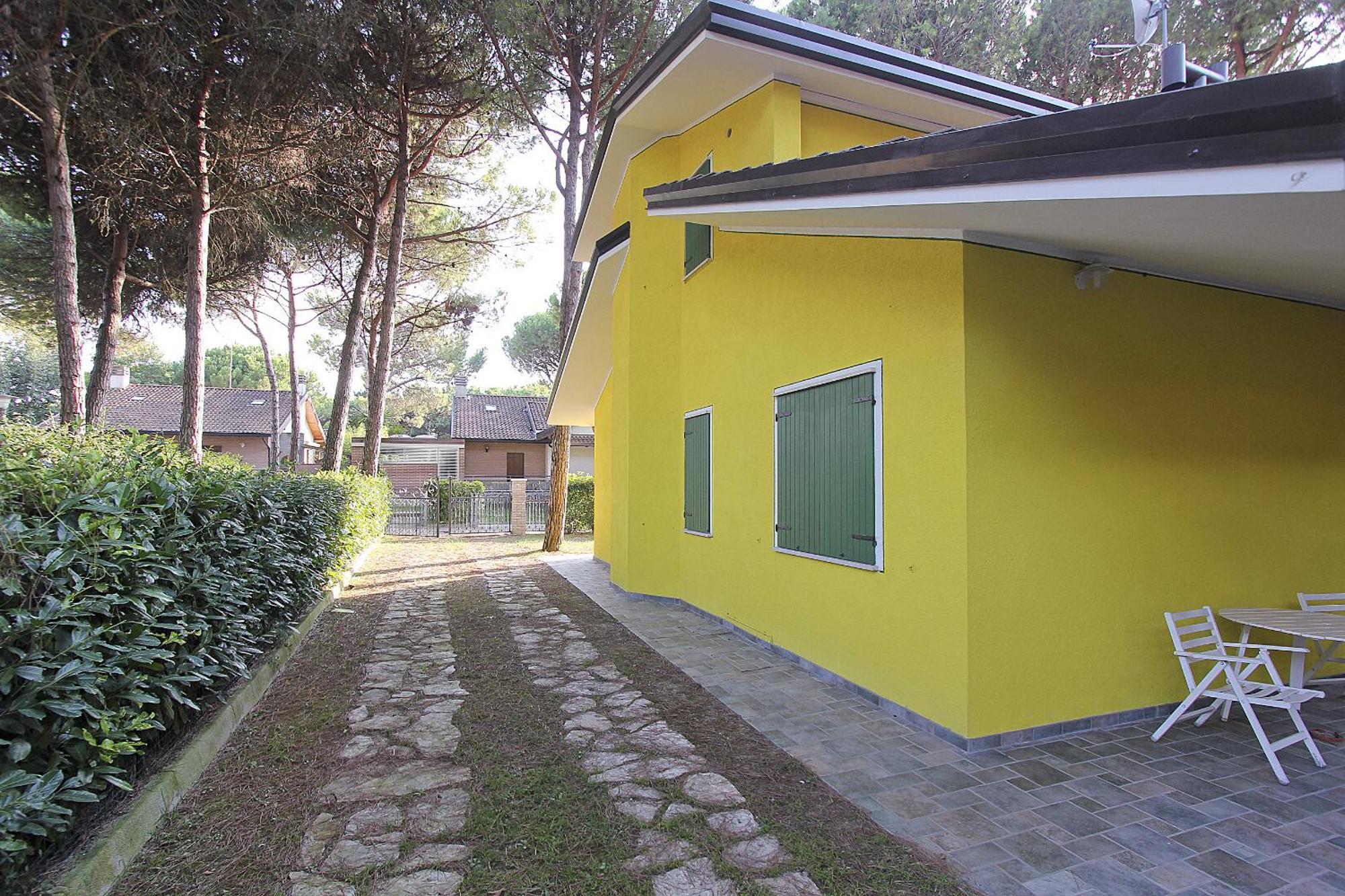 Yellow Villa *